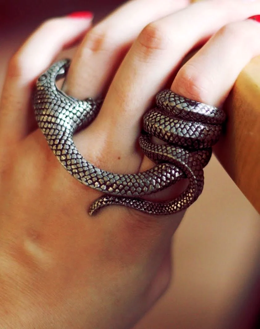 Адамас кольцо змея