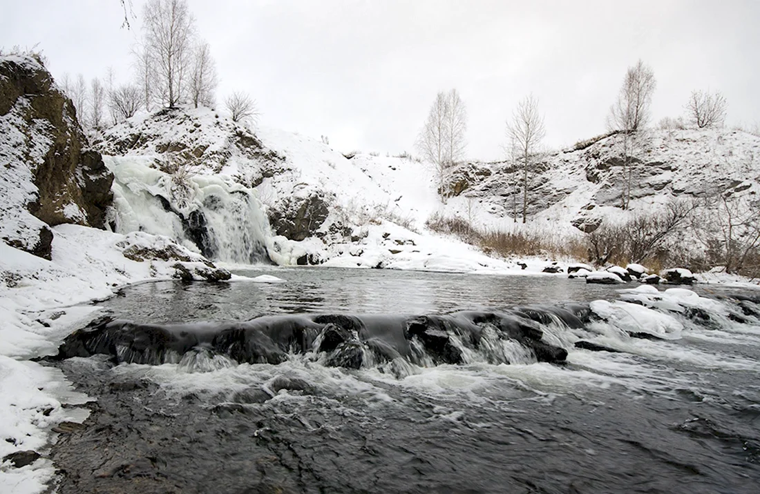 Беловский водопад зимой Новосибирская