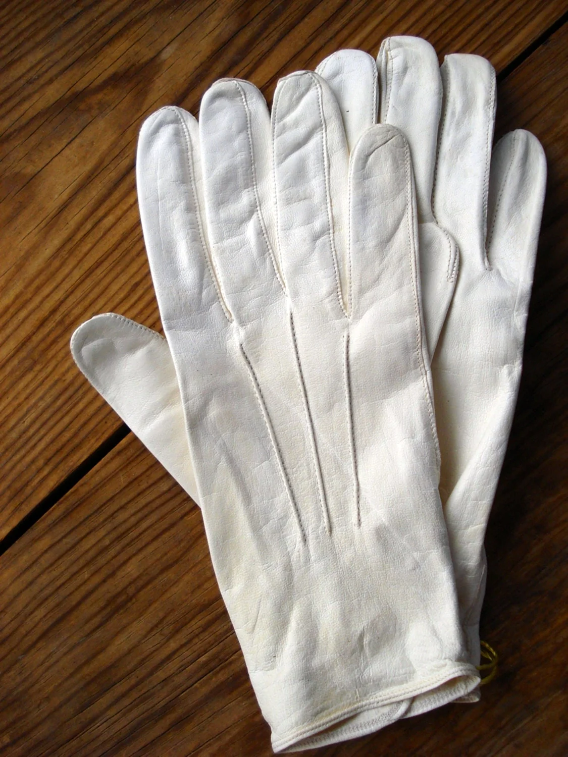 Белые перчатки мужские