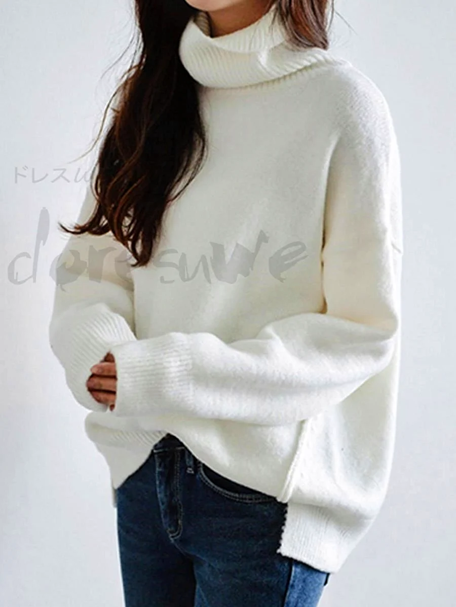 Белый объемный свитер