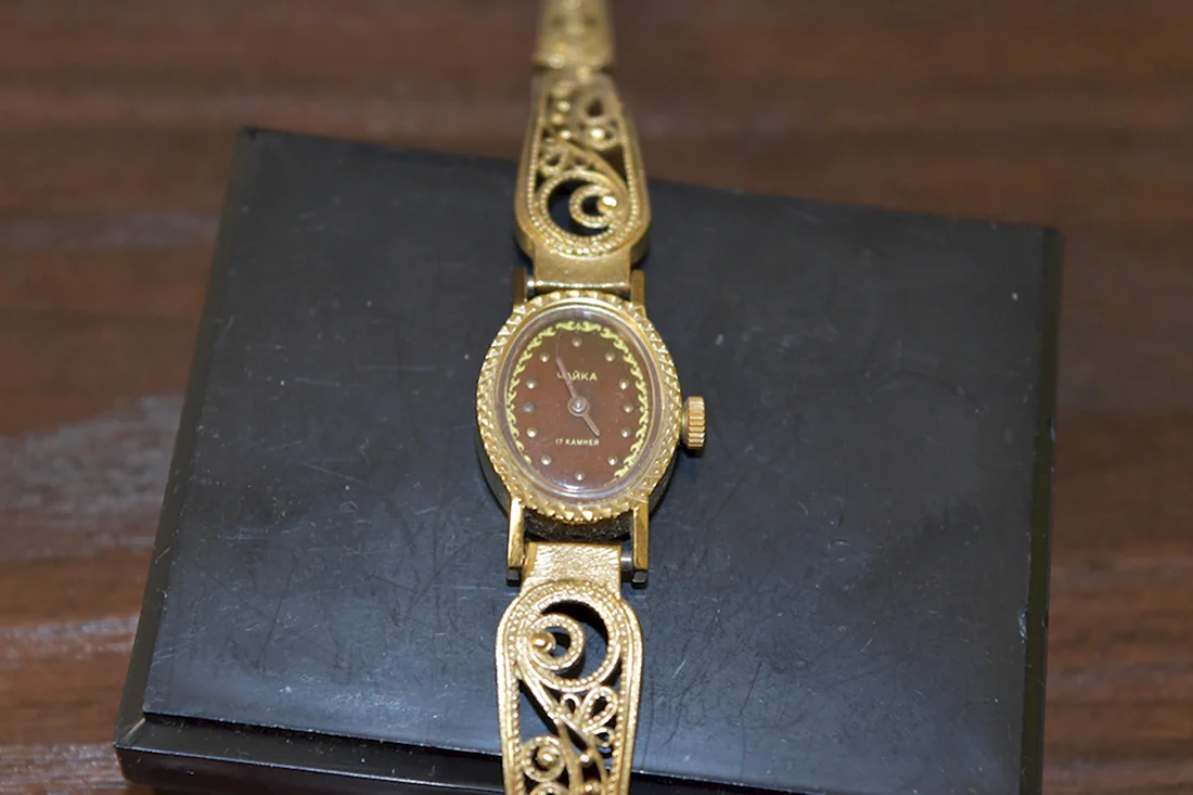 Часы Чайка женские кварц позолота т5
