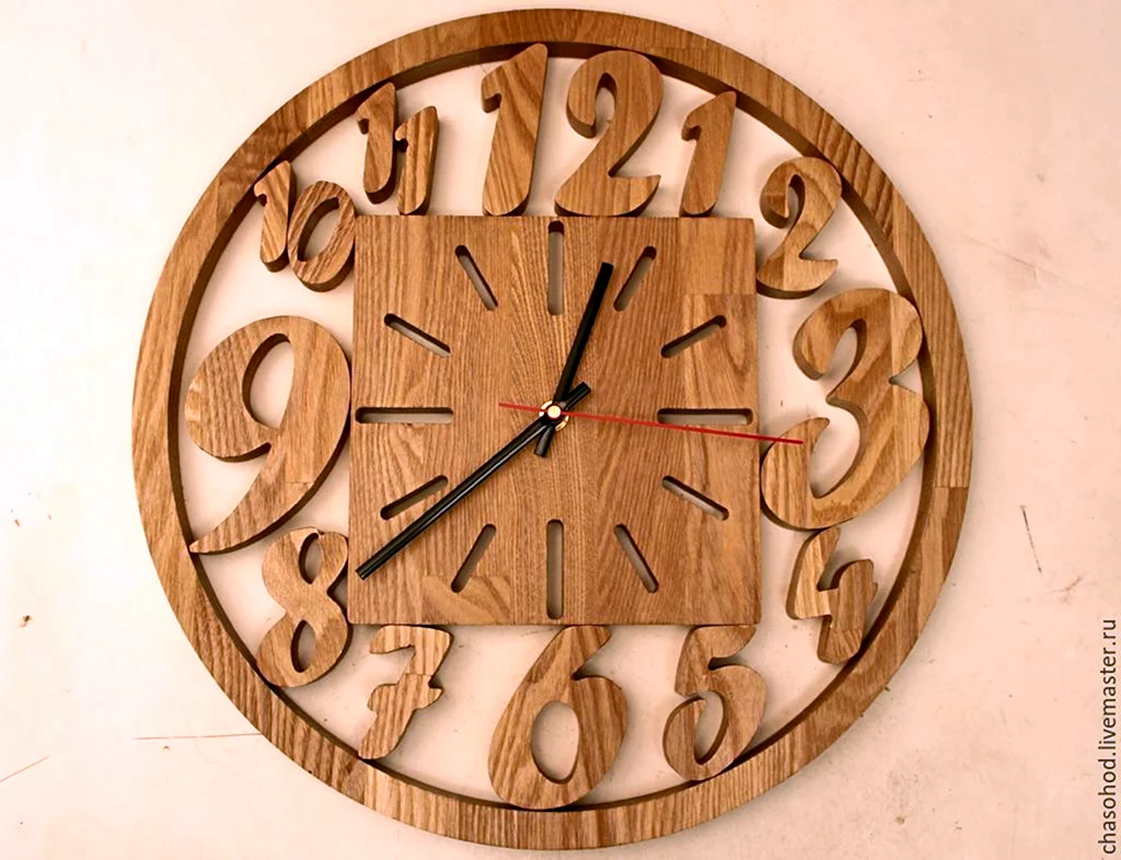 Часы из дерева