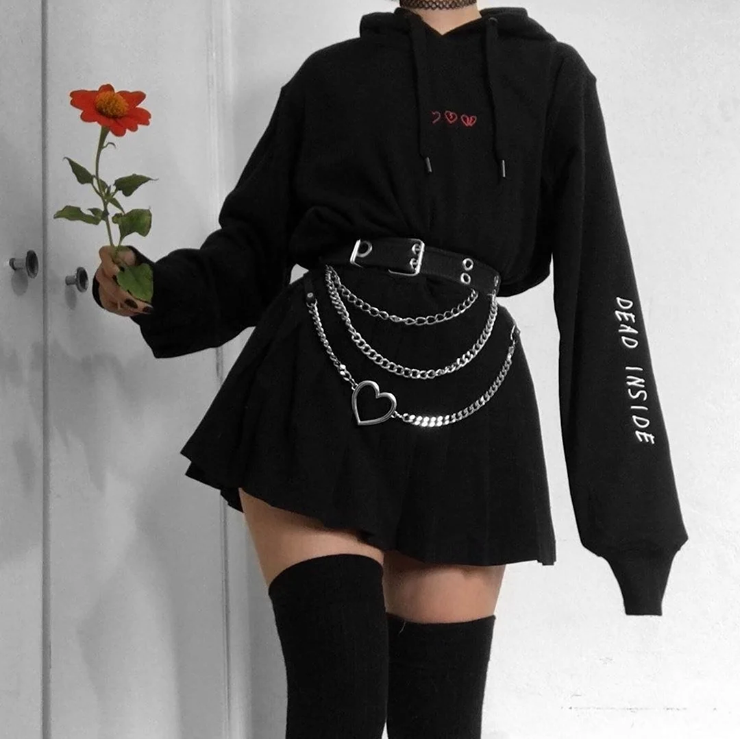 Чёрная юбка с цепочкой