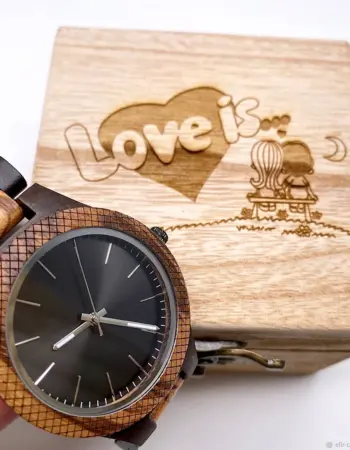 Деревянные часы наручные с гравировкой