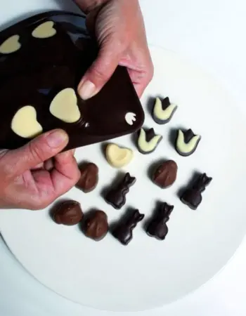 Домашние шоколадные конфеты из шоколада в формочках