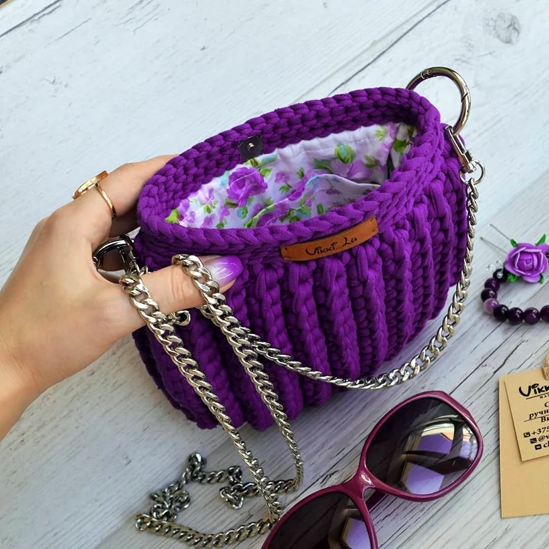 Фиолетовая вязаная сумка