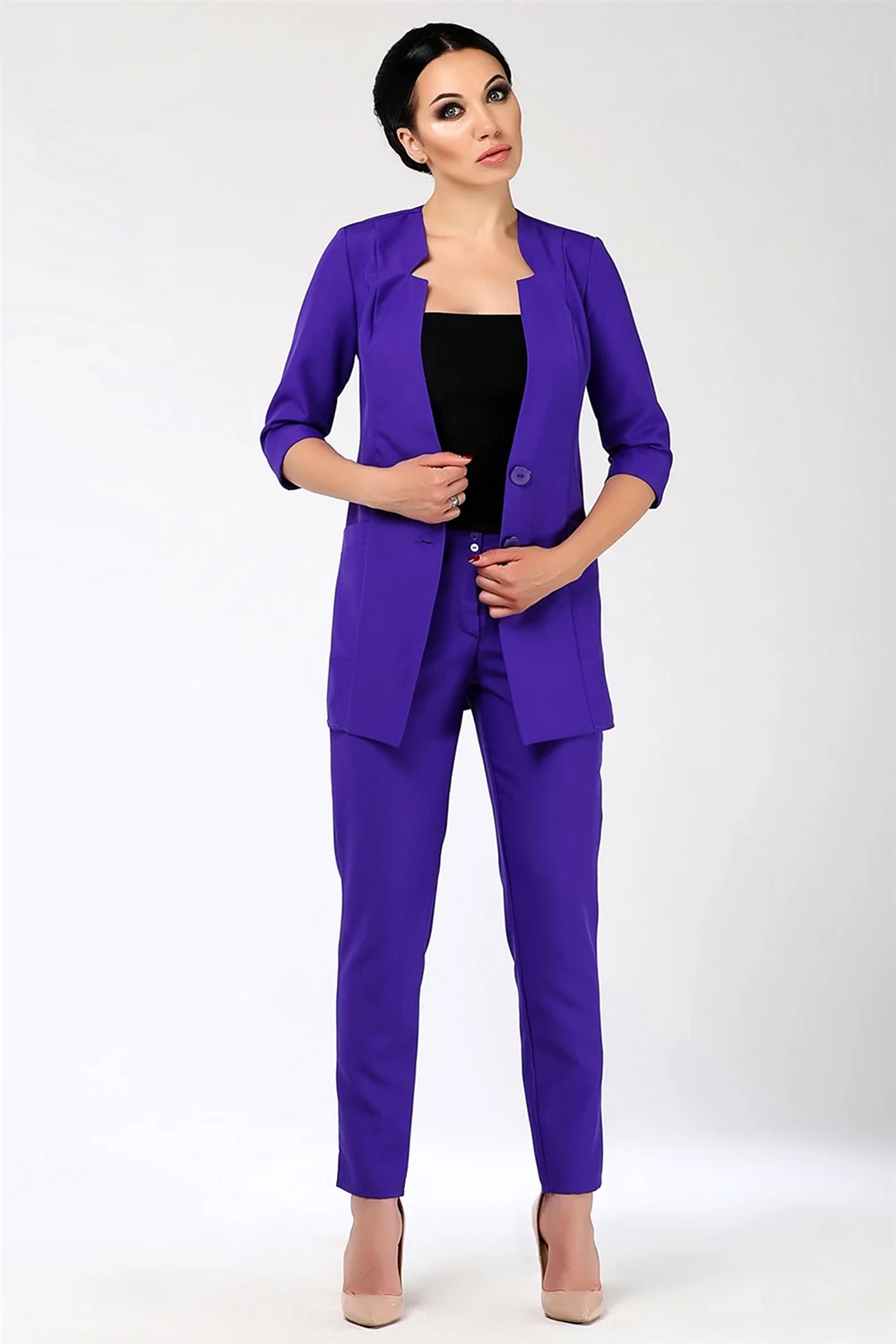 Фиолетовый брючный костюм женский