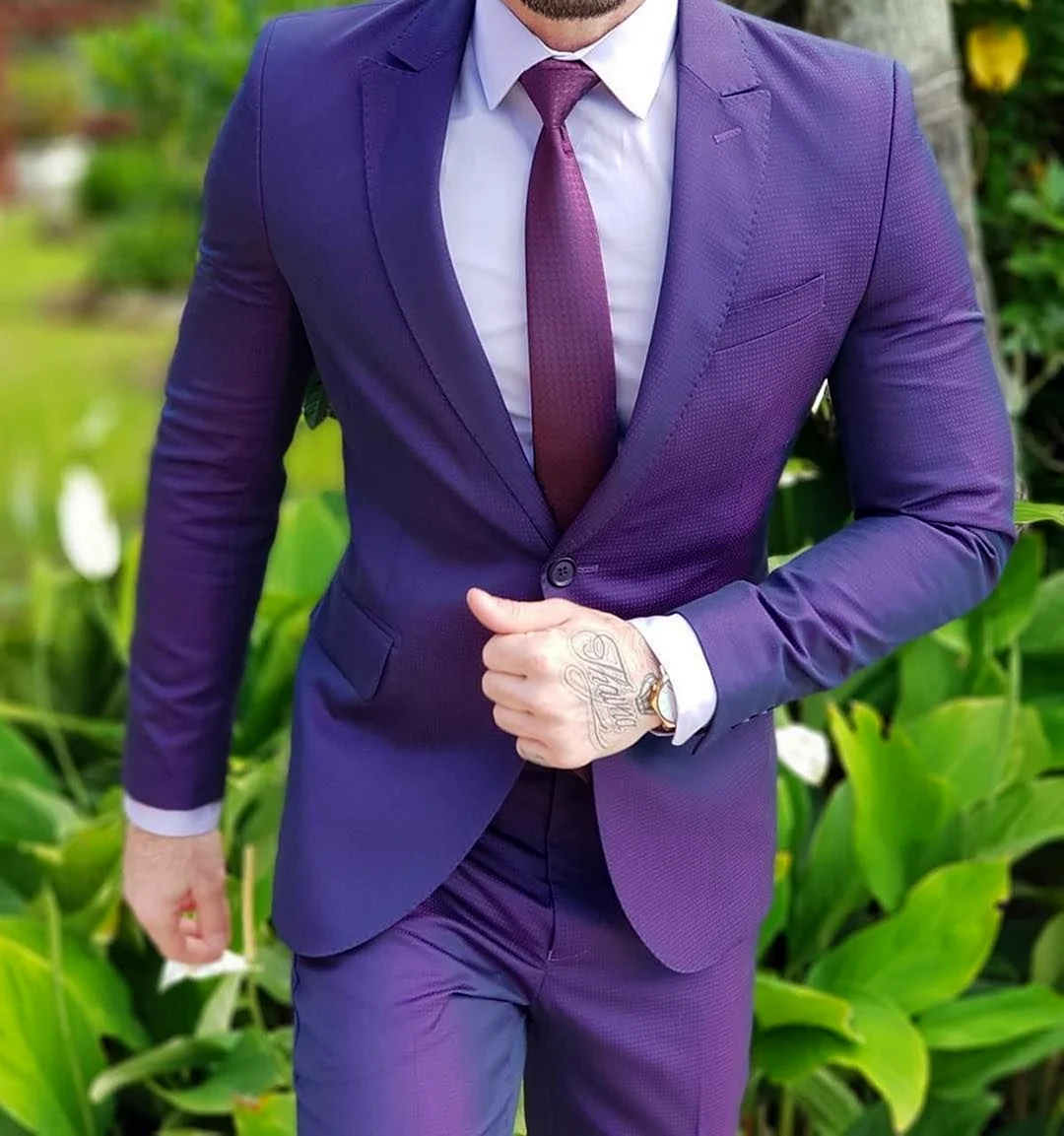 Фиолетовый костюм мужской