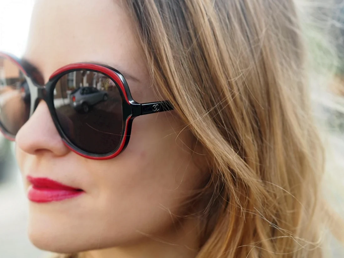 Фото девушки в очках солнечных