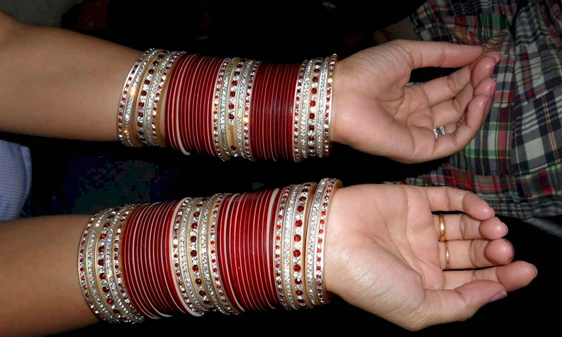 Индийские браслеты на руку