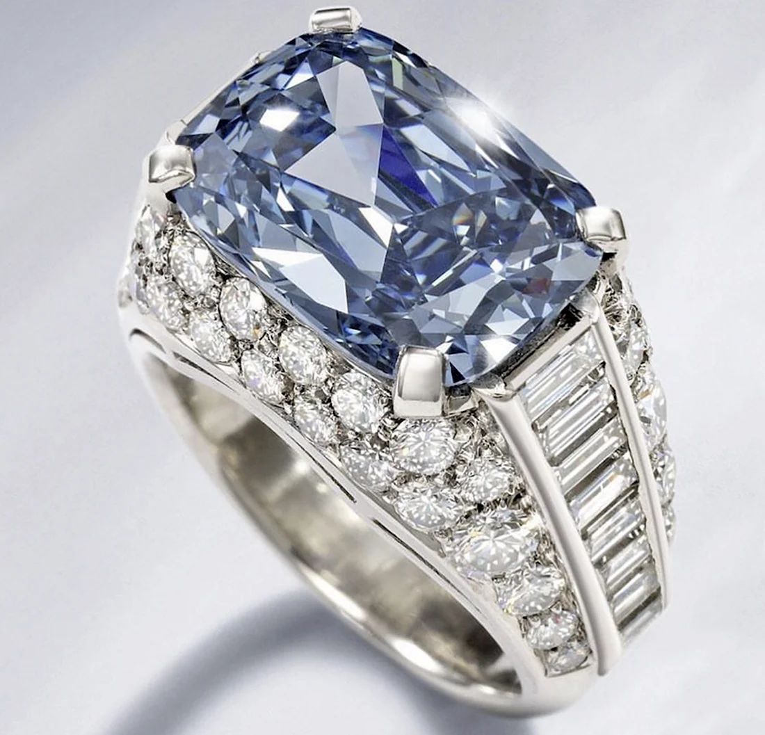Кольцо Bvlgari Blue с голубым бриллиантом
