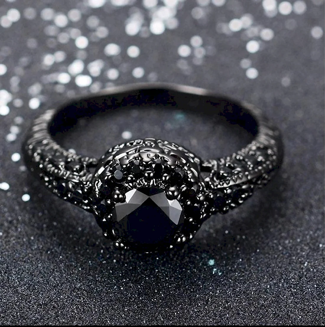 Кольцо из черного металла
