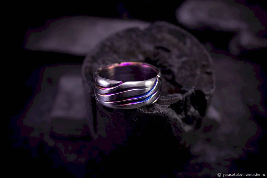 Кольцо из титана оксидированного