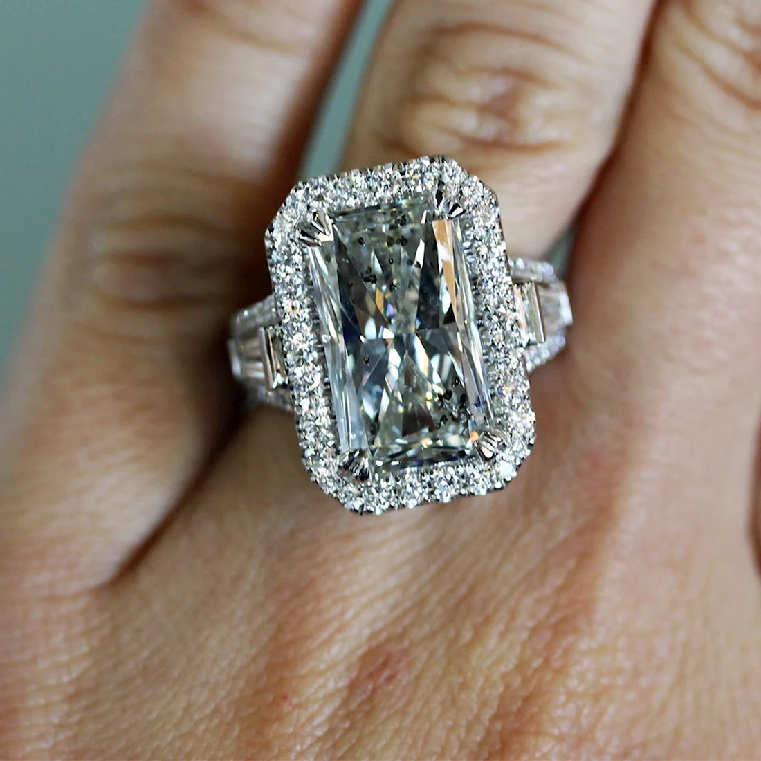 Кольцо с бриллиантом 20 карат