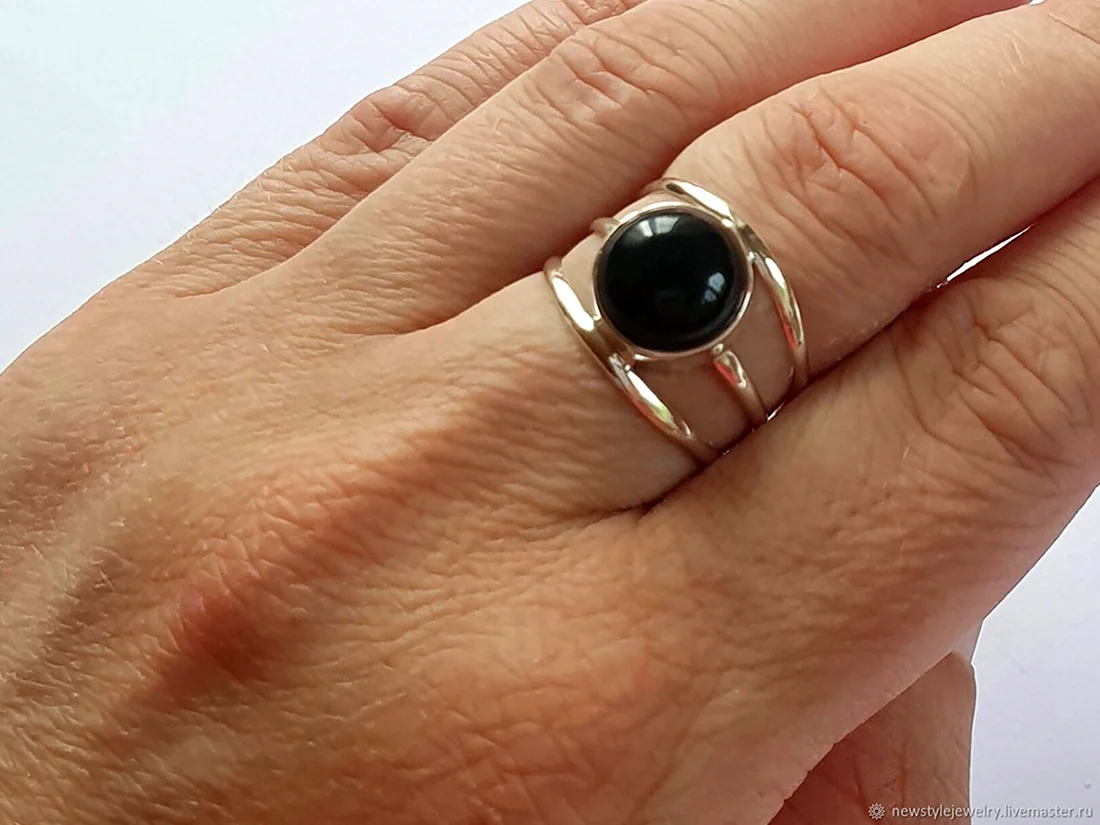 Кольцо с черным агатом в серебре