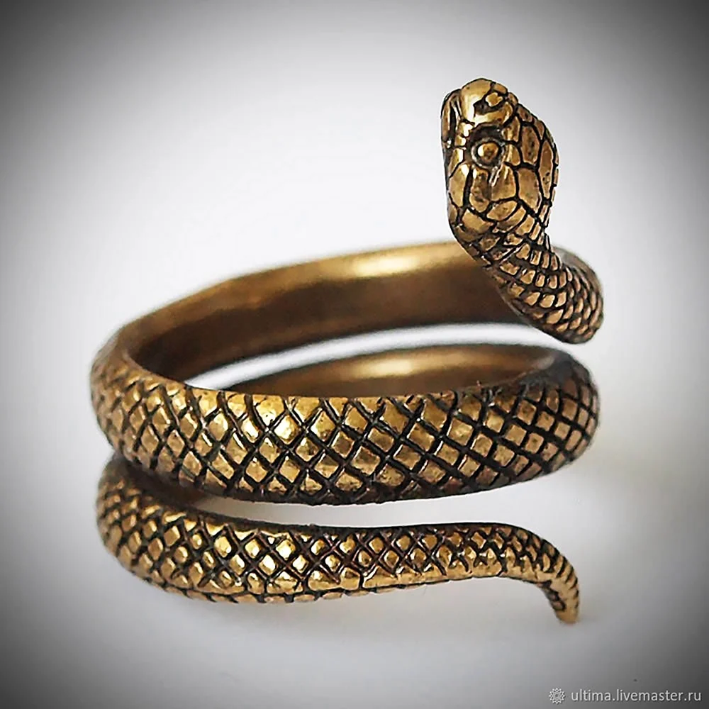 Кольцо змея золото 585