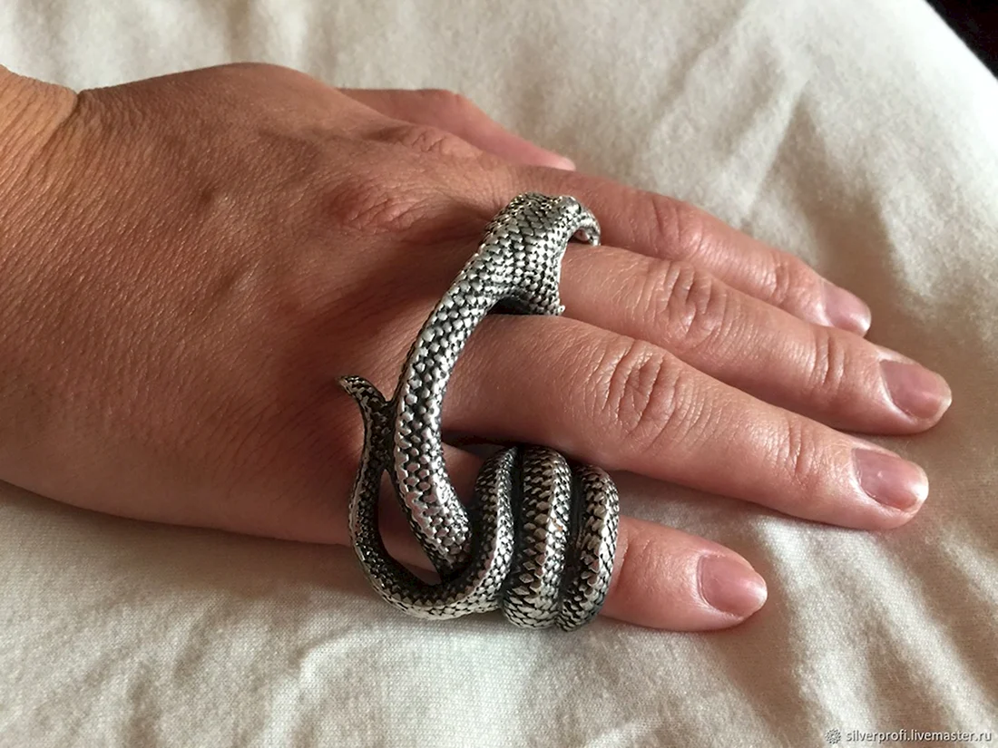 Кольцо змейка серебро Санлайт