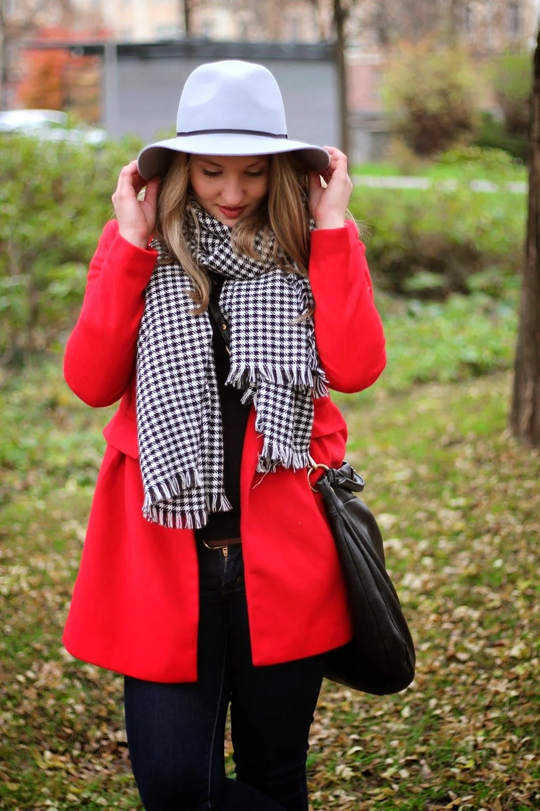 Красное пальто с платком