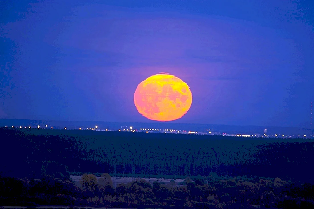 Луна над Казанью
