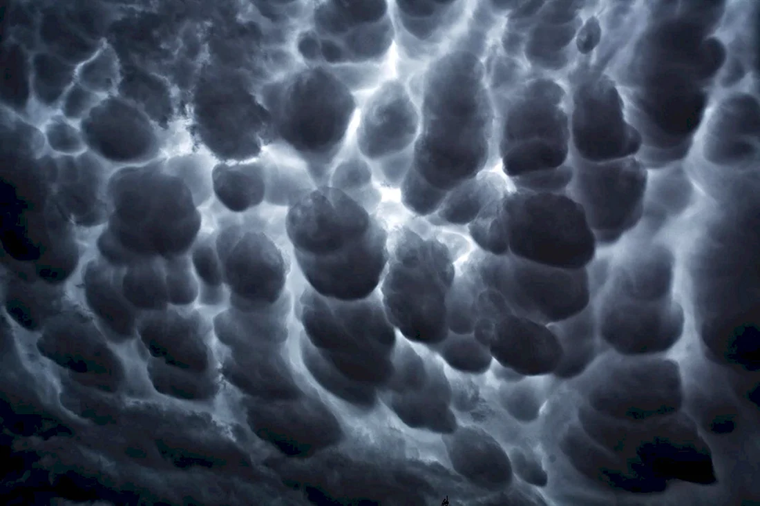 Мамматусы вымеобразные облака