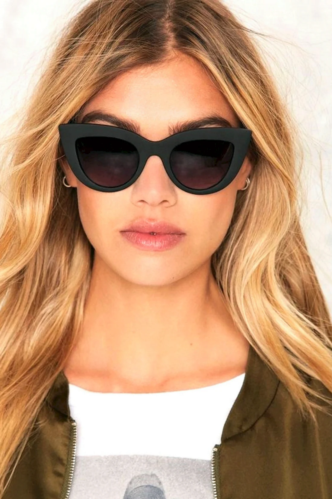 Модные солнечные очки лисички женские