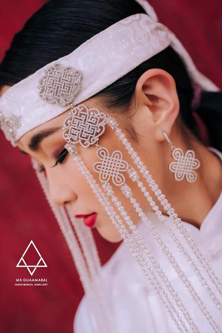 Монгольские женские головные украшения