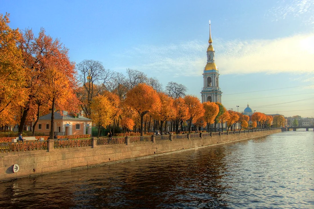 Набережная реки Карповки Санкт-Петербурге осенью