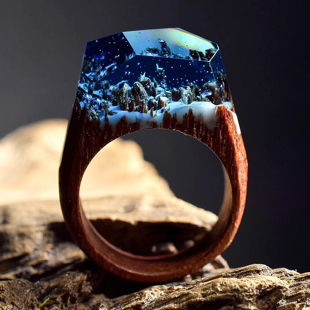 Необычные кольца с камнями
