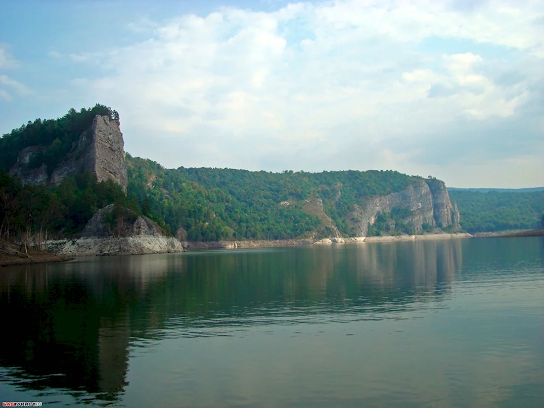 Оренбург нугуш. Озеро Нугуш Башкирия. Водохранилище Нугуш Башкирия. Национальный парк "Башкирия" - Нугушское водохранилище. Нугушское водохранилище скалы.