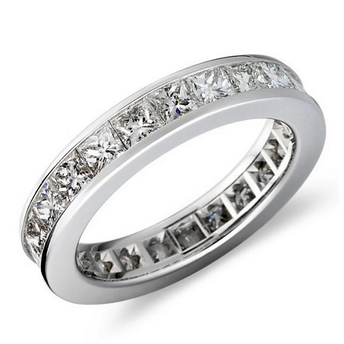 Обручальное кольцо с бриллиантами по кругу
