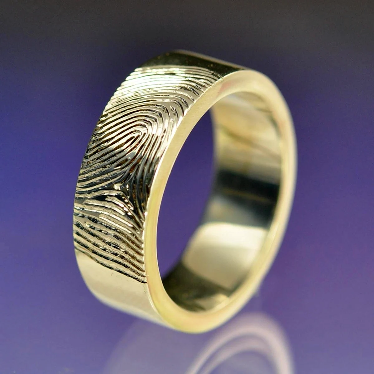 Обручальное кольцо с отпечатком пальца