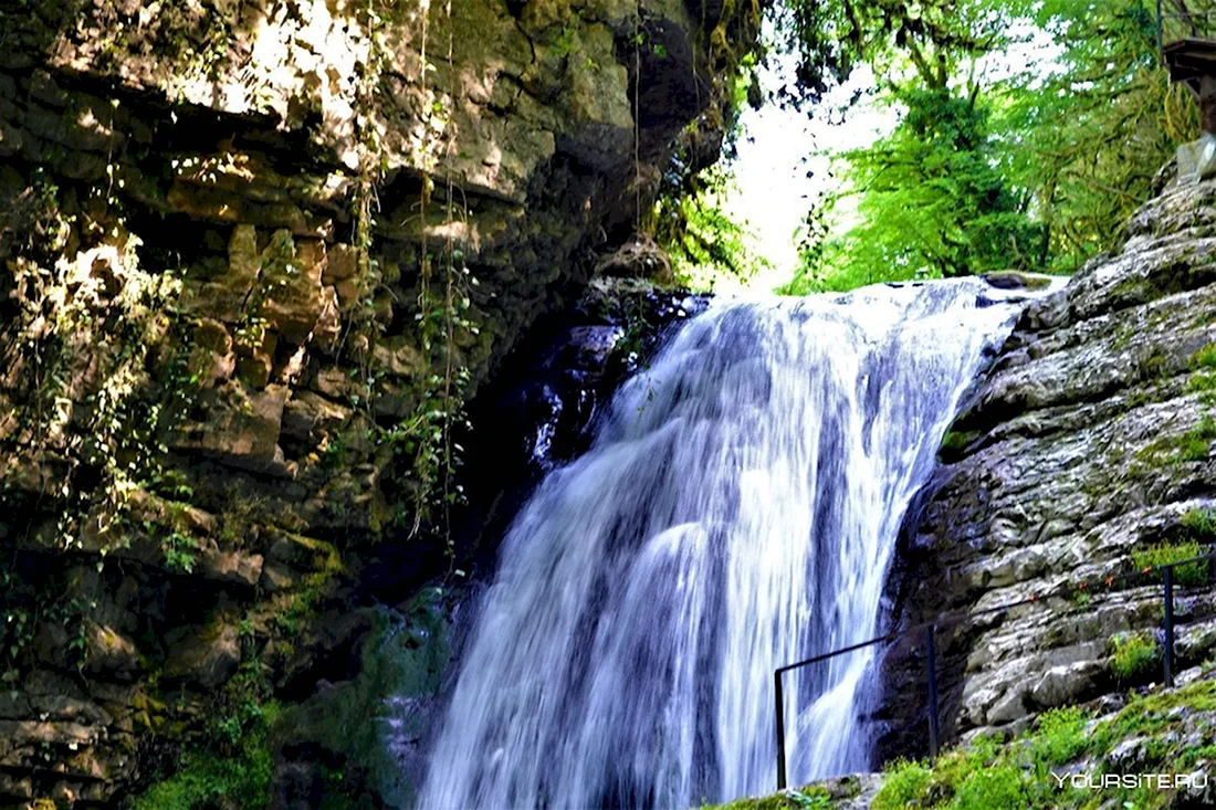 Ольгинский водопад в Абхазии