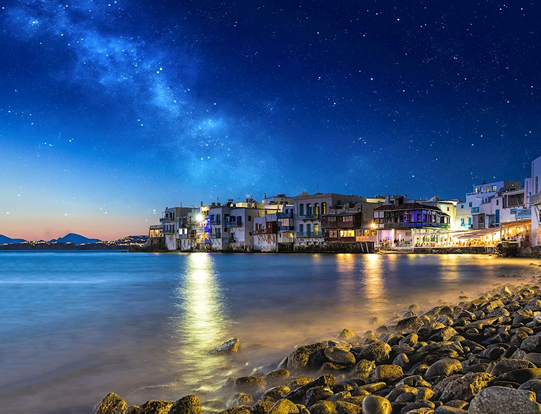 Остров Миконос ночью