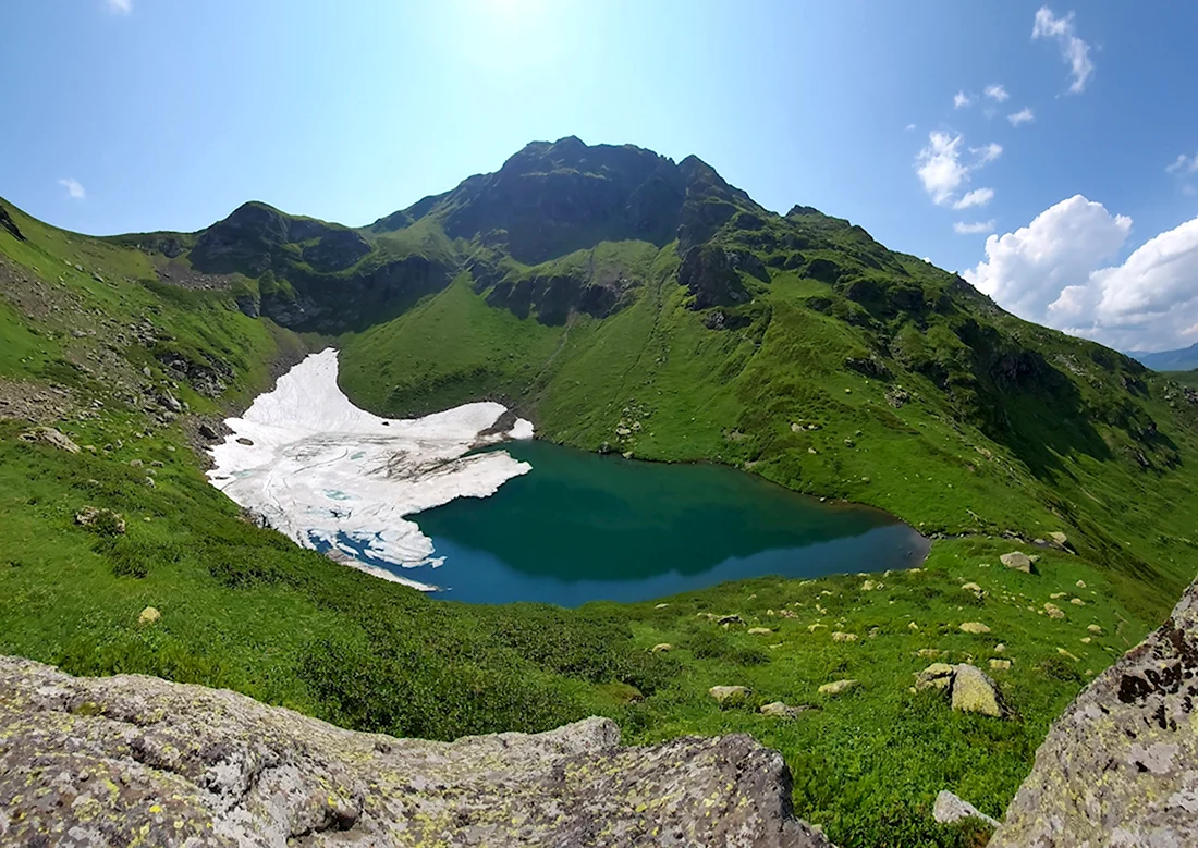 Озеро Чха Абхазия