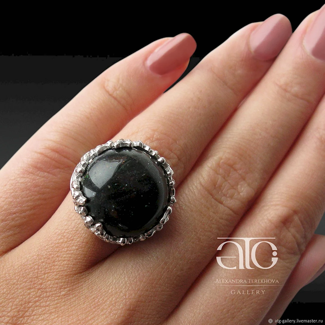 Перстень с черным опалом