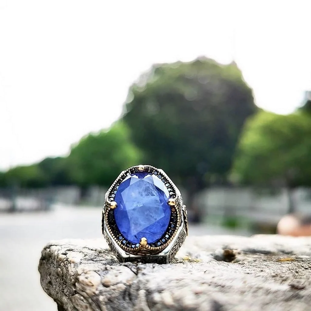 Перстень с голубым камнем