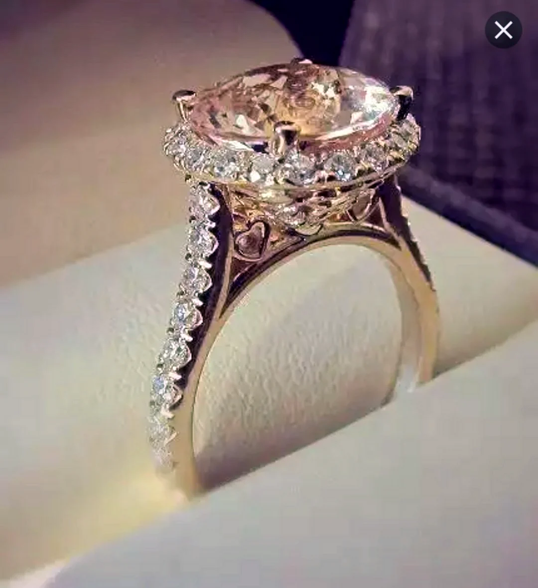 Перстень женский золотой с бриллиантом