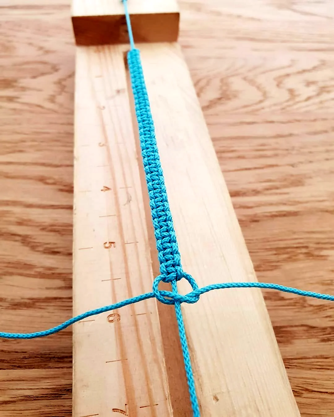 Плетение браслетов из ниток