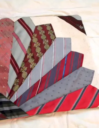 Подушки из галстуков мужских