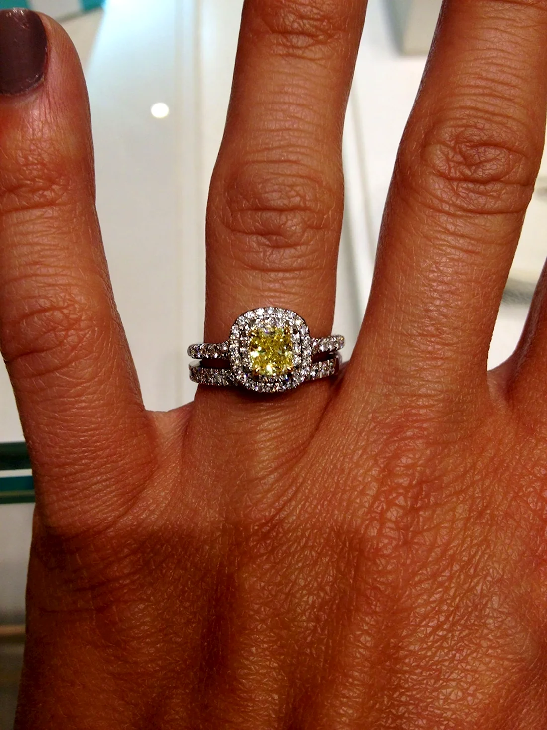 Помолвочное кольцо Tiffany с желтым бриллиантом