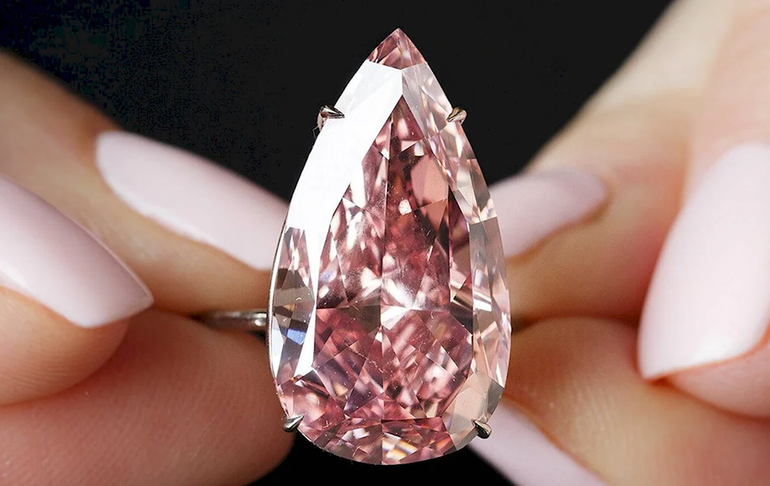 Розовая звезда бриллиант