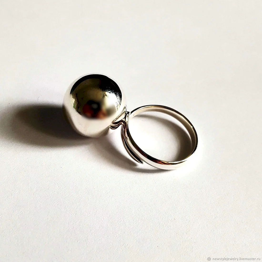 Серебряное кольцо с шариками