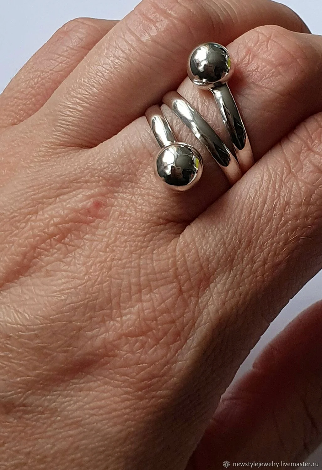Серебряное кольцо шар