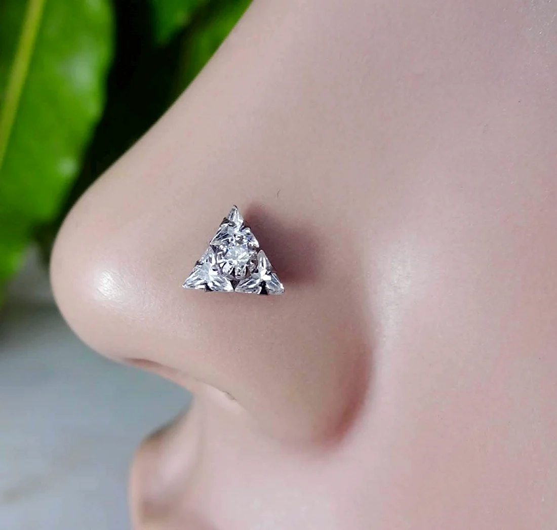 Серьга в нос с бриллиантом