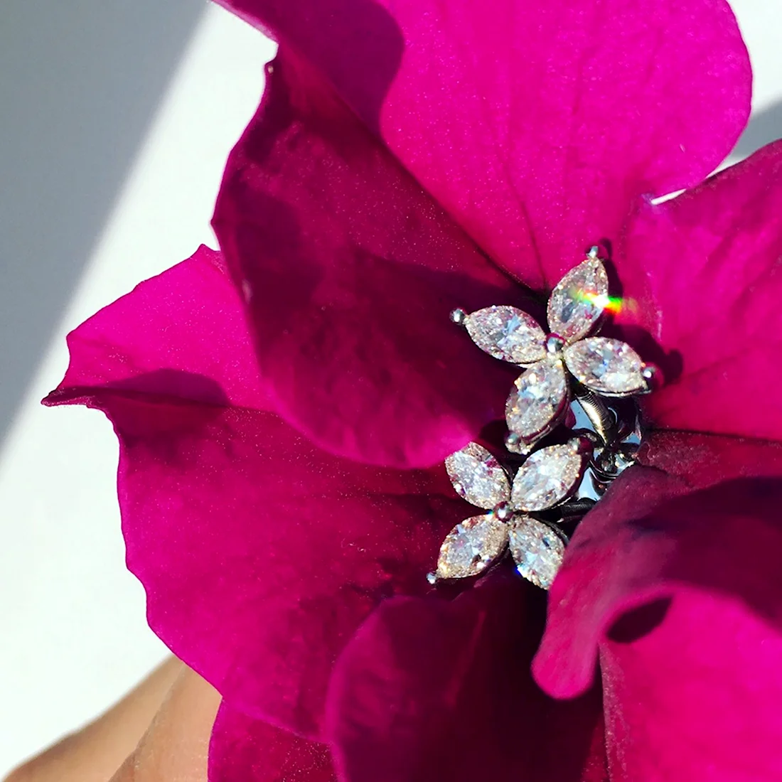 Серьги с бриллиантами цветочек