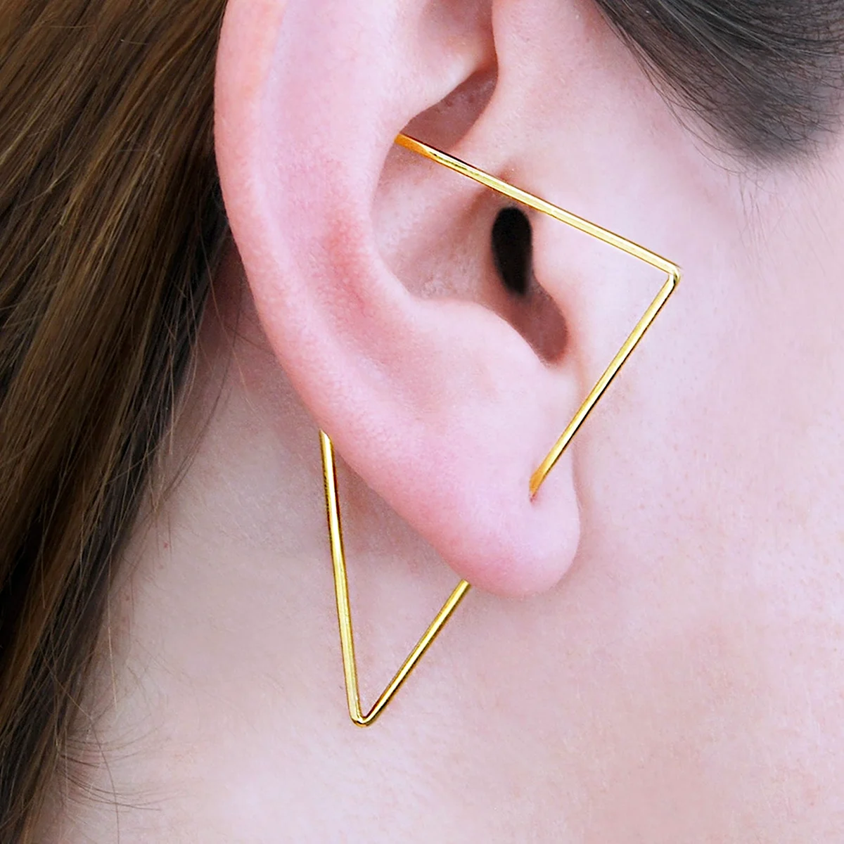 Серьги треугольники на ушах