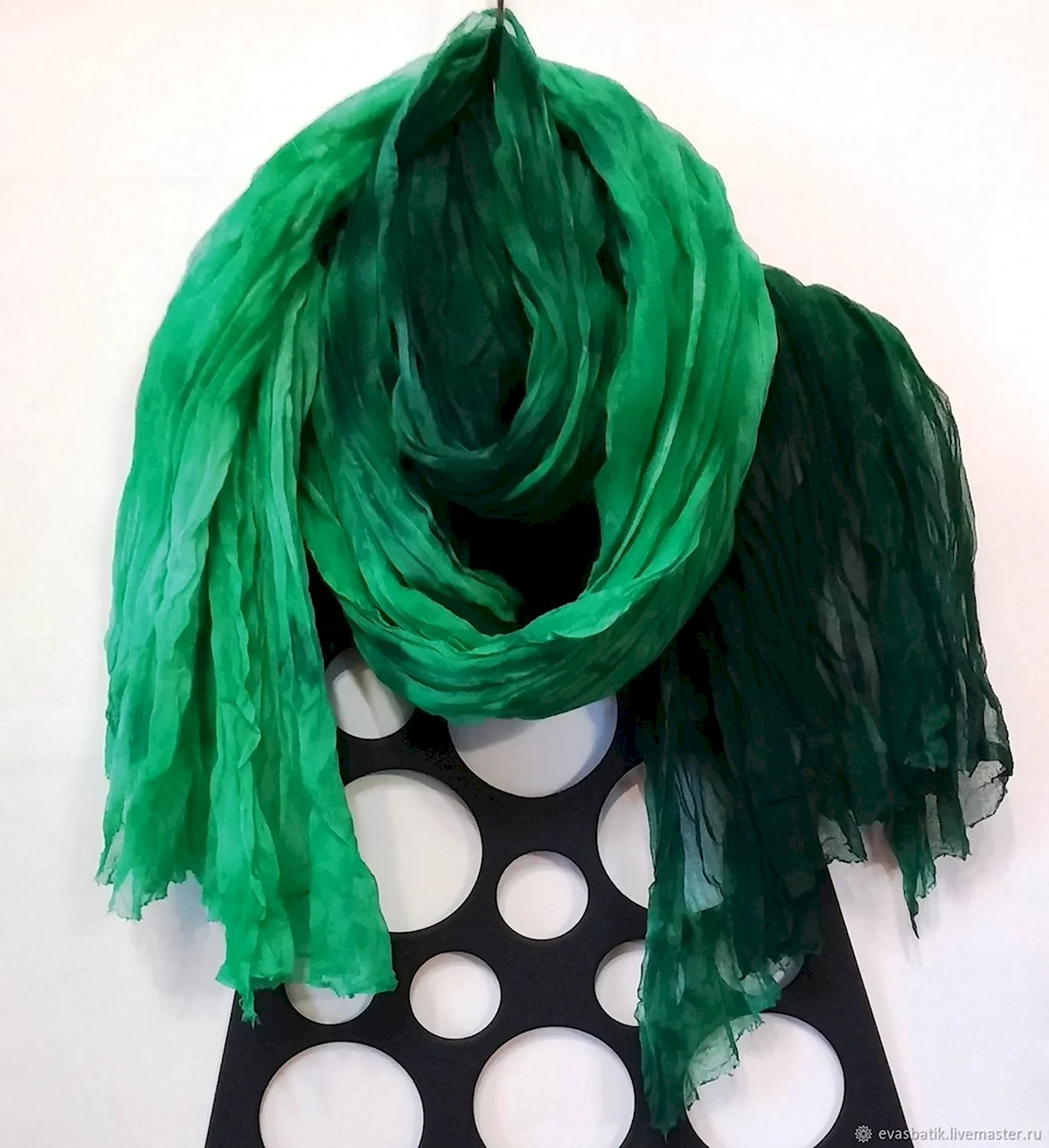 Шелковый шарф зеленый