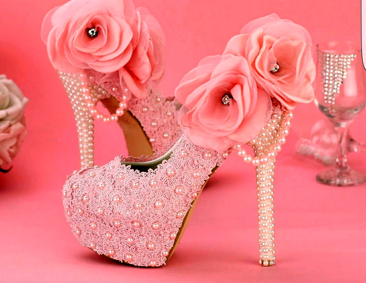 Шикарные розовые туфли