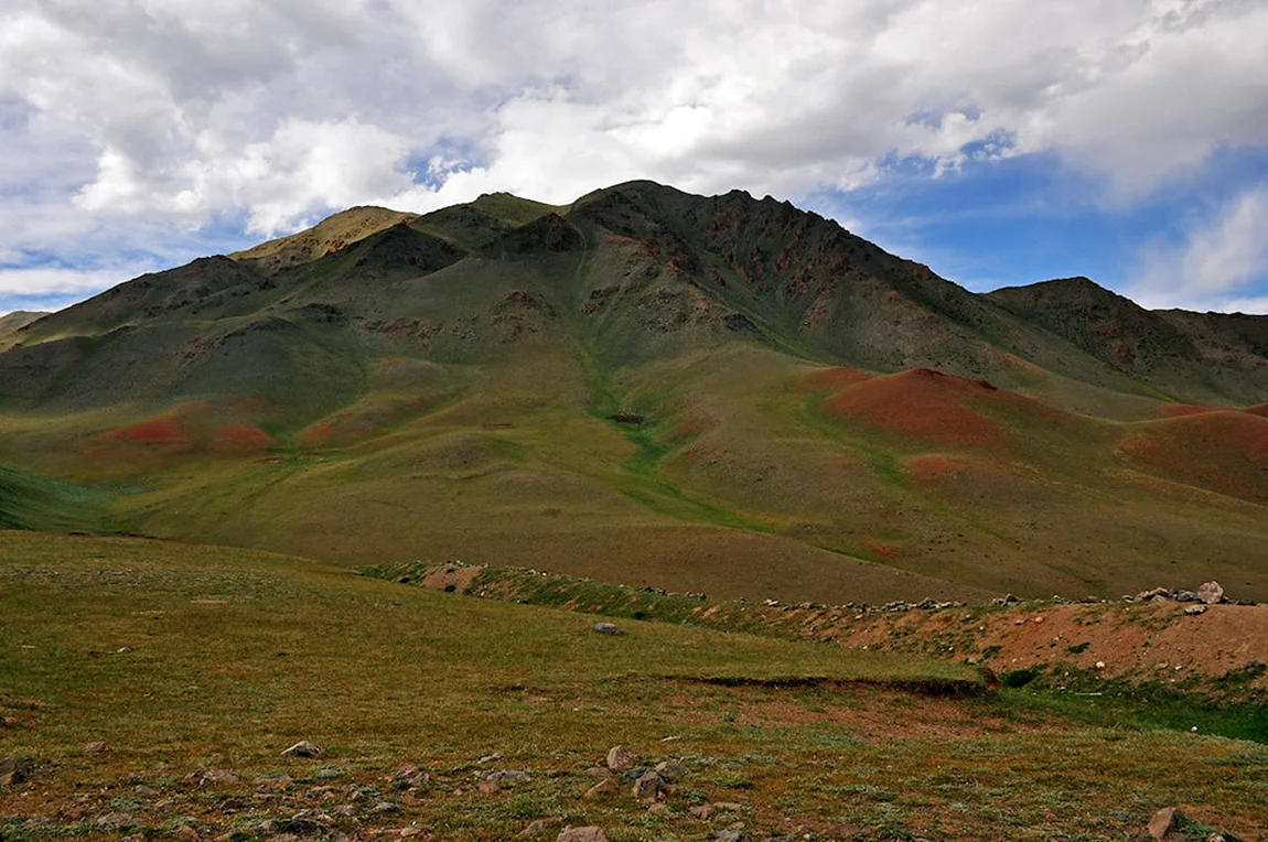 Село Цаган Ола. Горы Южной Сибири. Горы Южной Сибири фото.