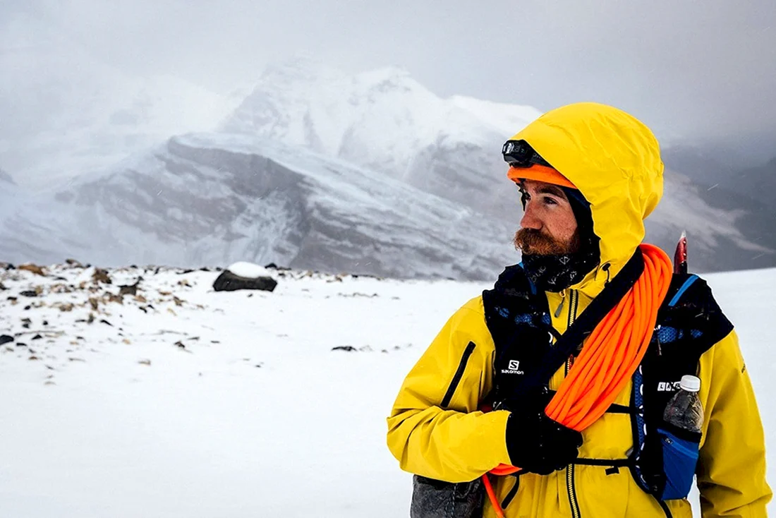 Geo traveller. Гео путешественник. Одежда путешественника. Гора блоггер.